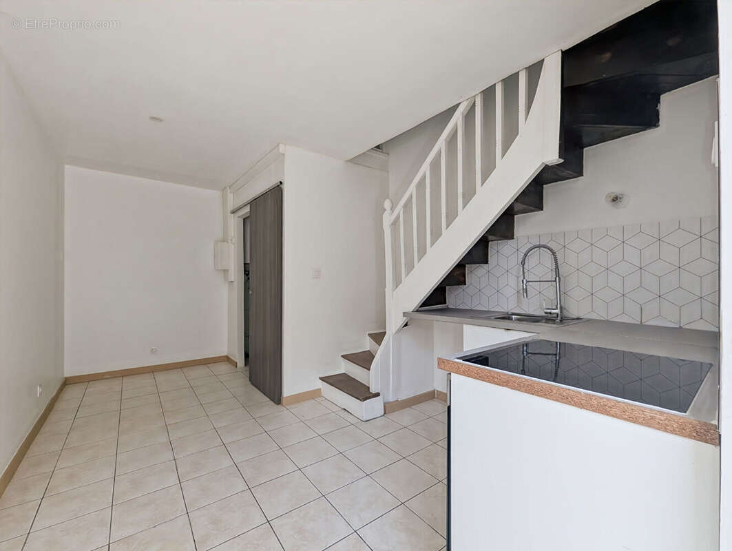 Maison au coeur de Montreuil-sur-Ille - Gare à pied  -  3 niveaux - 27 m2 - photo 5