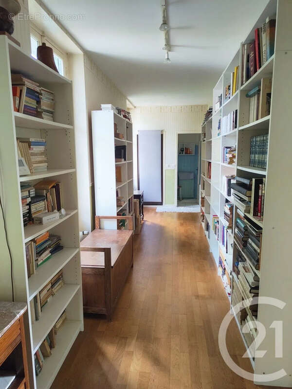 Maison 214 m² à La Chapelle-Montlinard  - photo 15