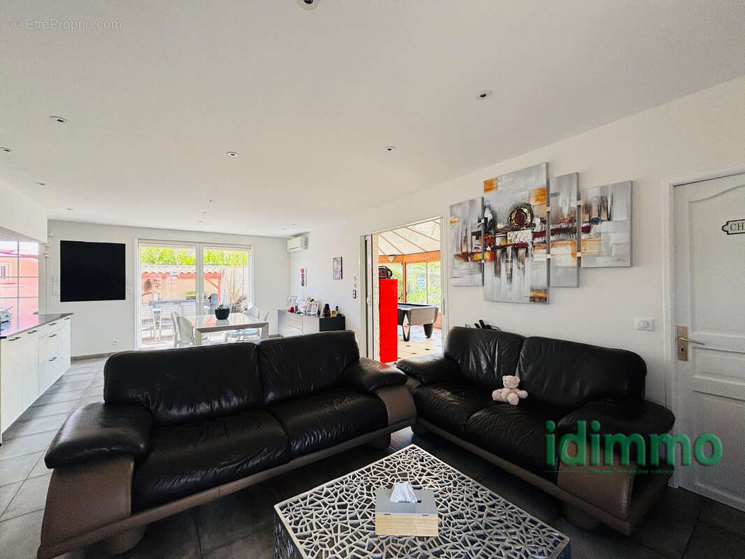 Magnifique ensemble immobilier de 350 m2, avec 2 logements , dans un lieu recherche, avec piscine sur un terra - photo 9