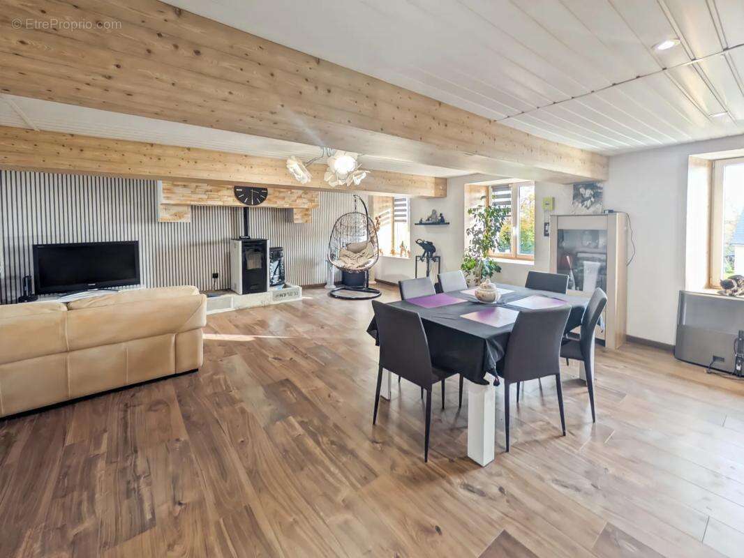 Maison à PERRIERS-EN-BEAUFICEL