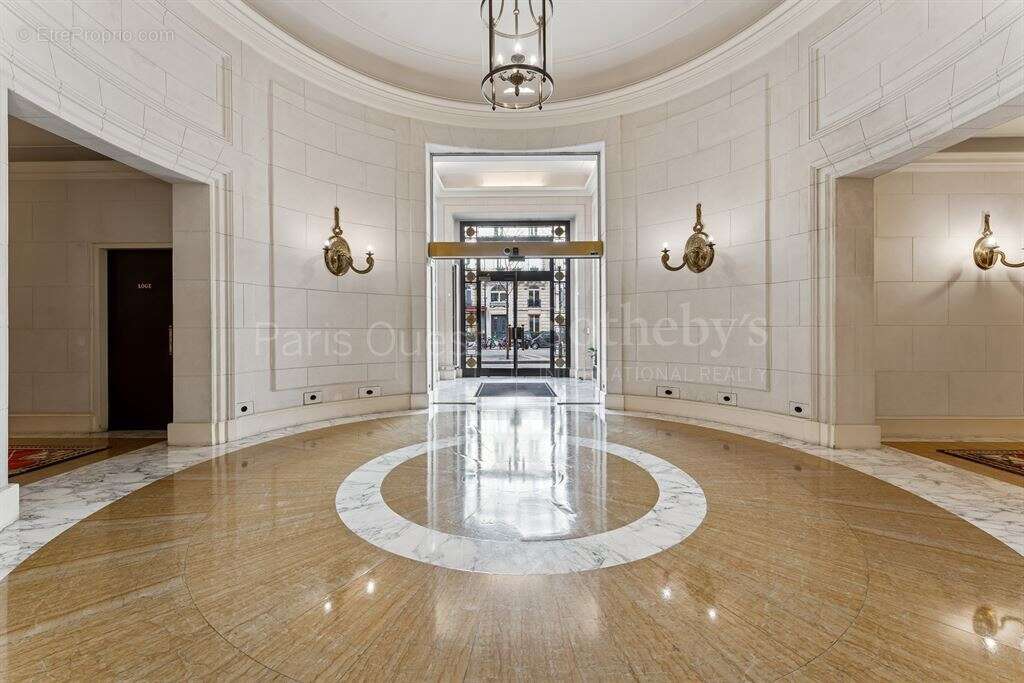 Appartement à PARIS-8E