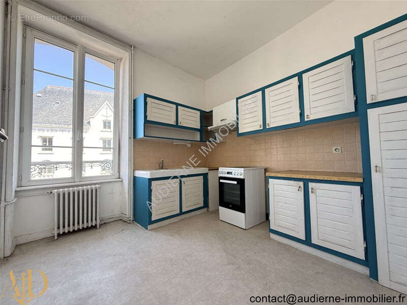 Bel appartement de 108 m2 - plein centre-ville d'AUDIERNE - T4 avec 3 chambres en duplex - vue sur Goyen - photo 3