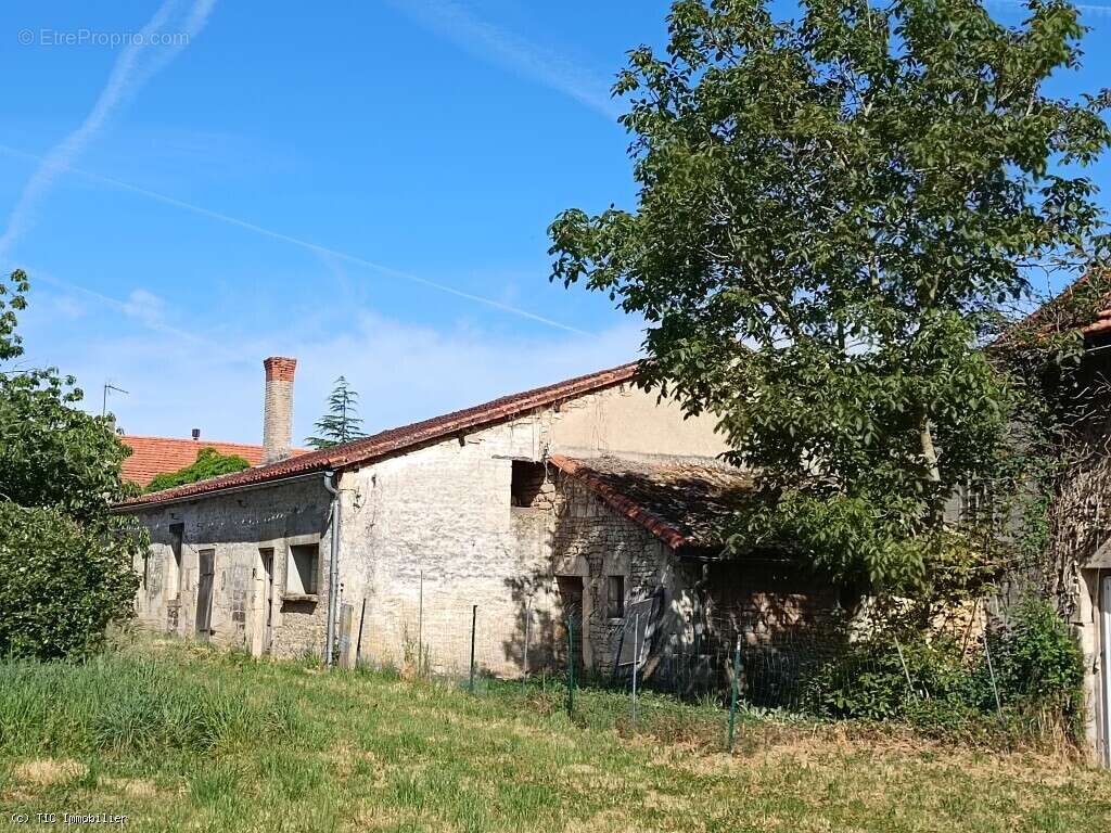 Maison à RUFFEC