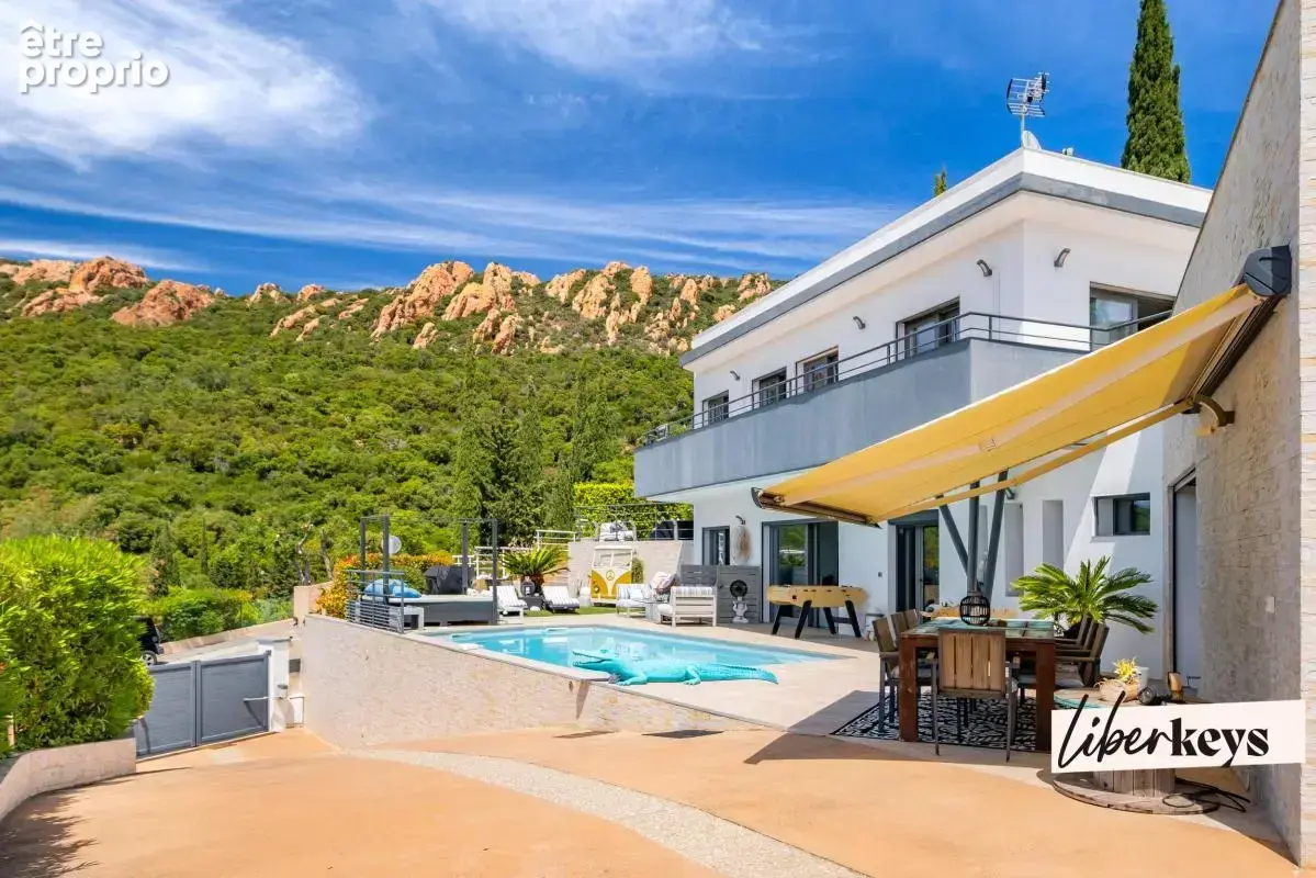 Agay - Villa contemporaine - 6 pièces - Vue dominante et exceptionnelle sur l'Esterel - photo 2