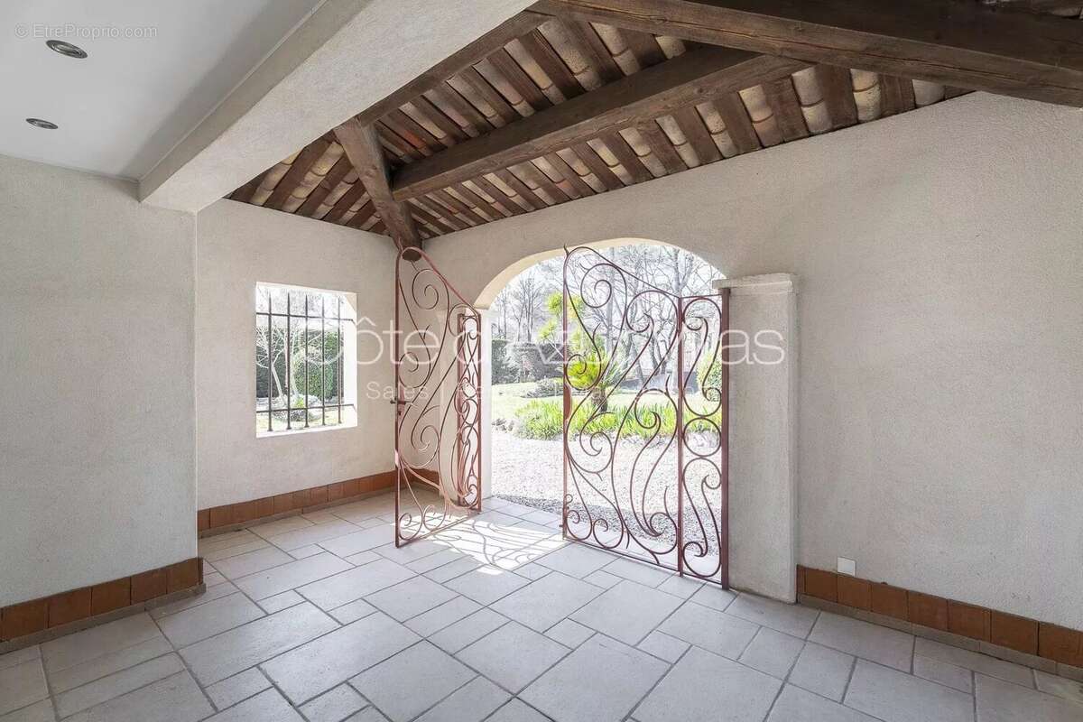 Maison à ROQUEFORT-LES-PINS