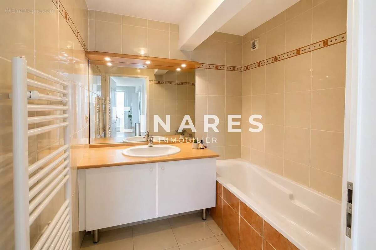 Appartement à MARSEILLE-4E
