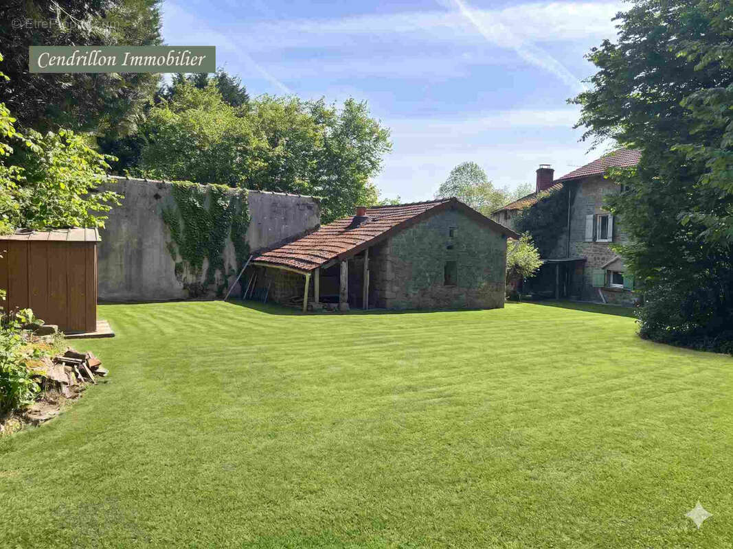 Charmante maison en pierres, au coeur d'un village au calme, avec jardin privatif + terrain arboré. A 5 minute - photo 3