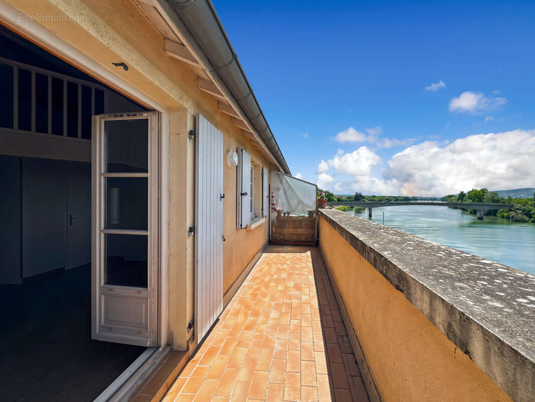 Trévoux - À vendre   Appartement T3 de 49 m2 avec balcon terrasse perché sur la Saône - photo 3