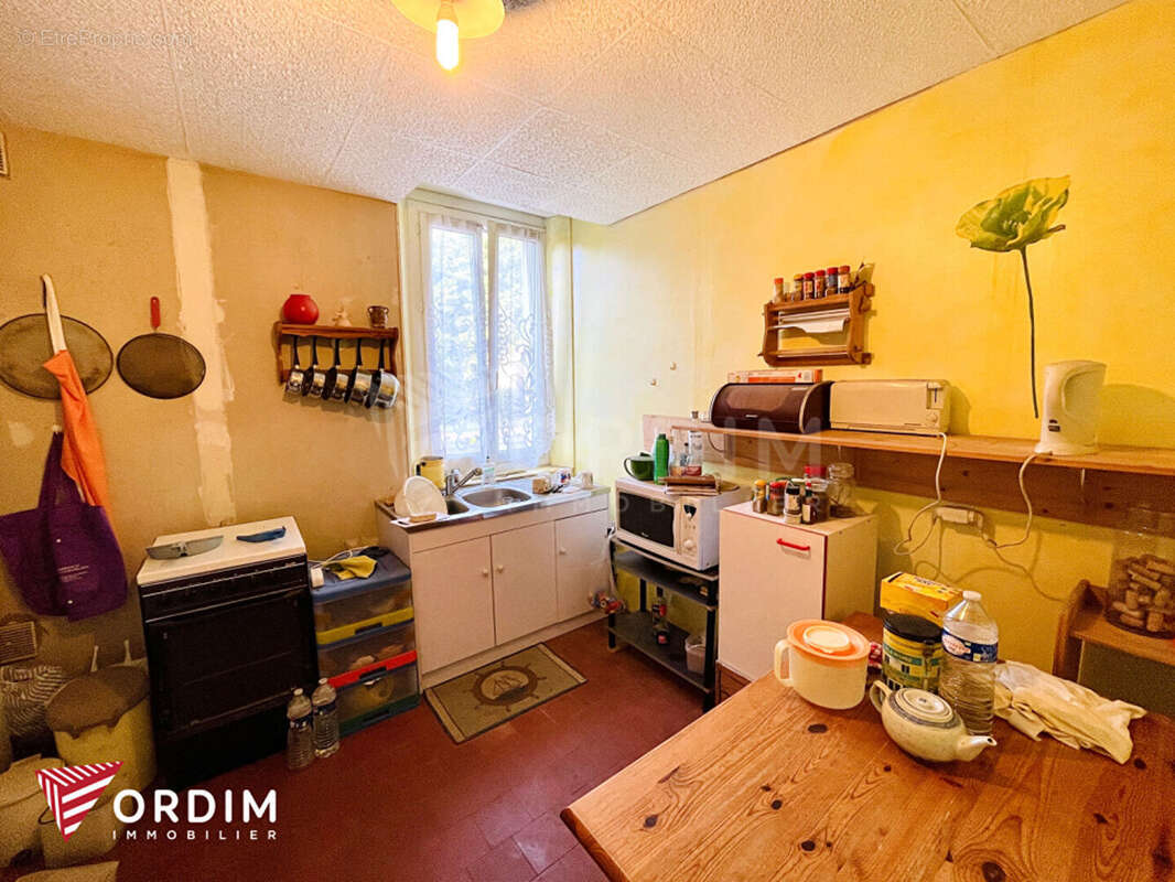 Maison à VILLENEUVE-LES-GENETS