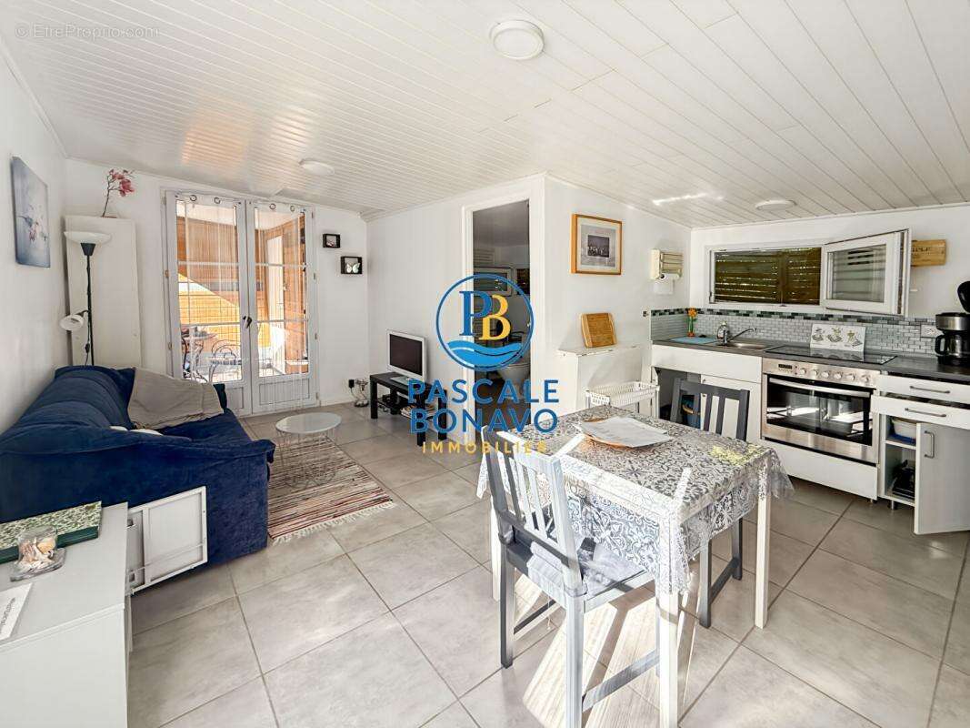 Maison à VENDAYS-MONTALIVET