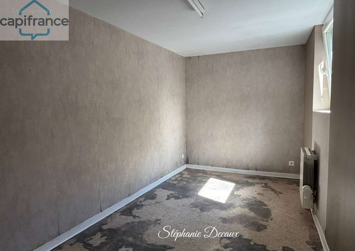 A VENDRE : Immeuble de caractère en plein cœur de Wignehies (59) – Place à votre imagination! - photo 10