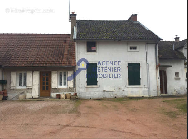 Maison à MONTAIGU-LE-BLIN