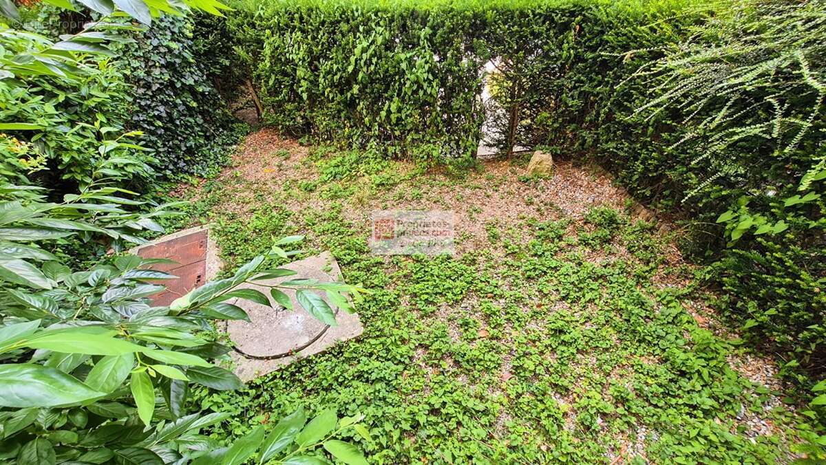 Studio  TBE  26 m2  calme  jardin  lumineux  Le Chesnay - photo 8