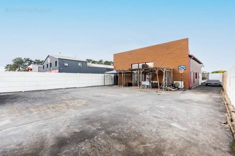 Commerce à GUJAN-MESTRAS