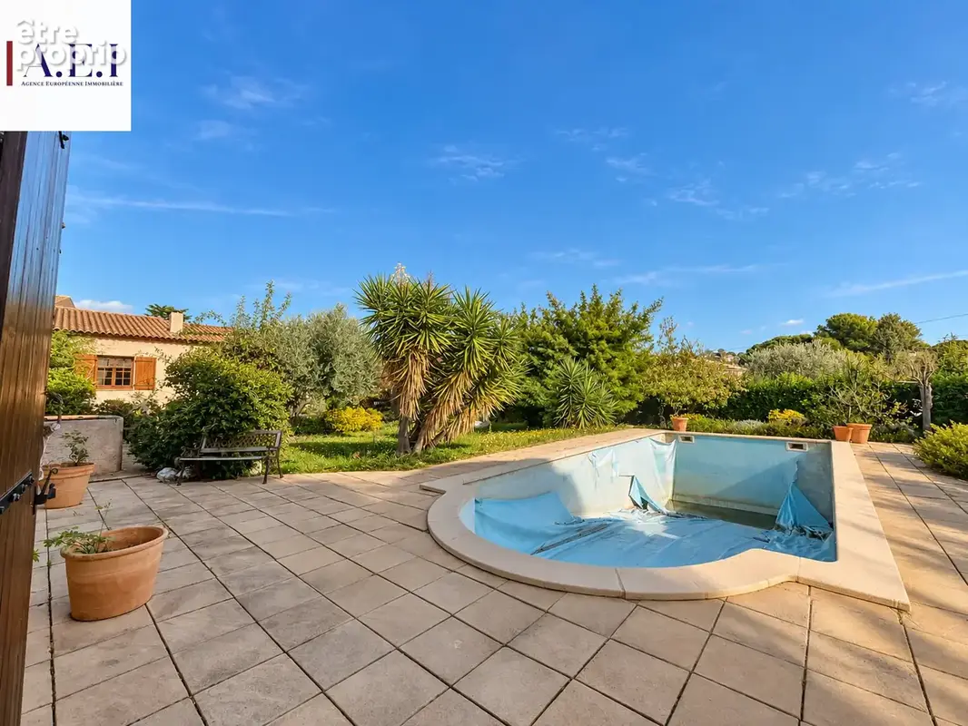 Limite Six-Fours - Villa individuelle de plain-pied avec piscine, dépendance & garage - photo 16