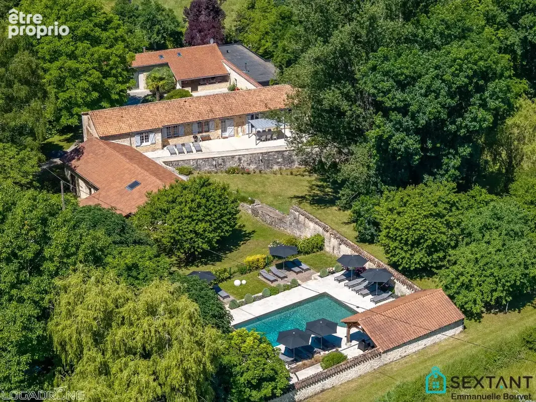 A 15 min de Bergerac, superbe propriété en pierre rénovée sur plus de 3 HA, 4 habitations, grange, superbe espace piscine - photo 6