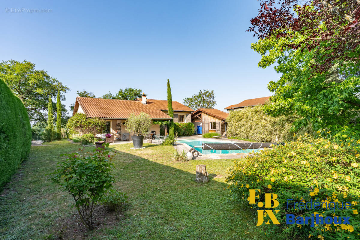 Maison à SAINT-GENIS-LES-OLLIERES