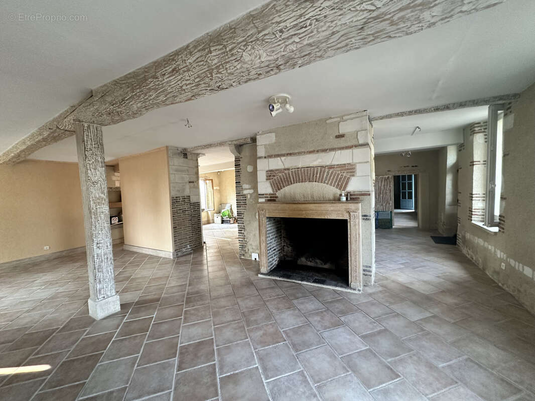 Maison à LA CHAPELLE-SAINT-LUC