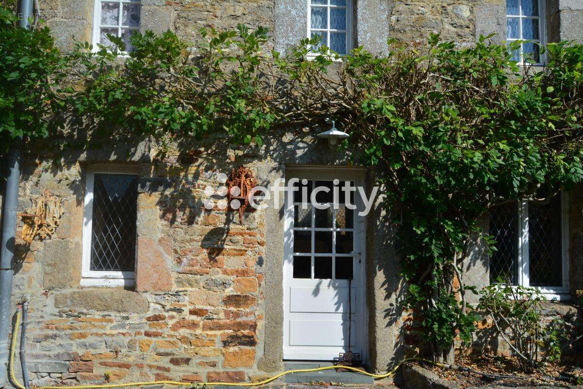 Maison 11 pièces 400 m² à vendre à Surtainville (50270) - photo 3