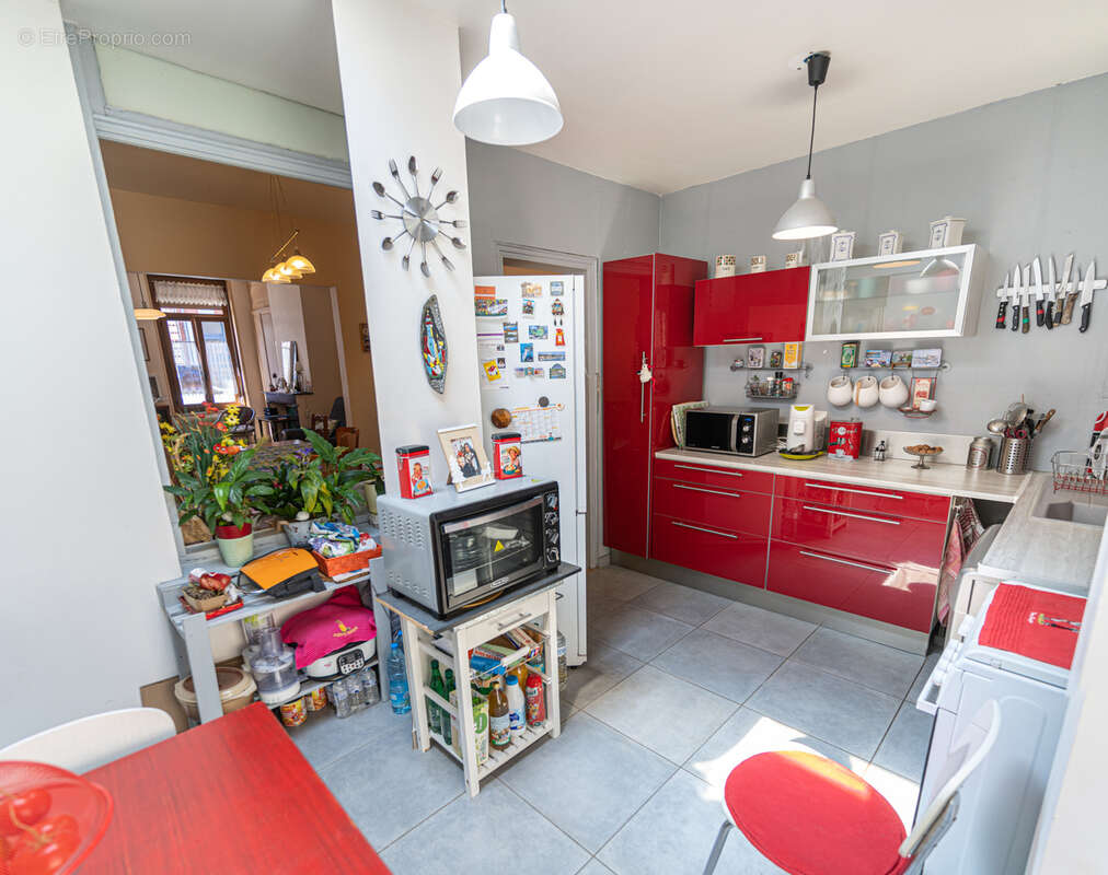 Secteur Voltaire, maison type 1920,  96m2, 2chambres, cour. - photo 7
