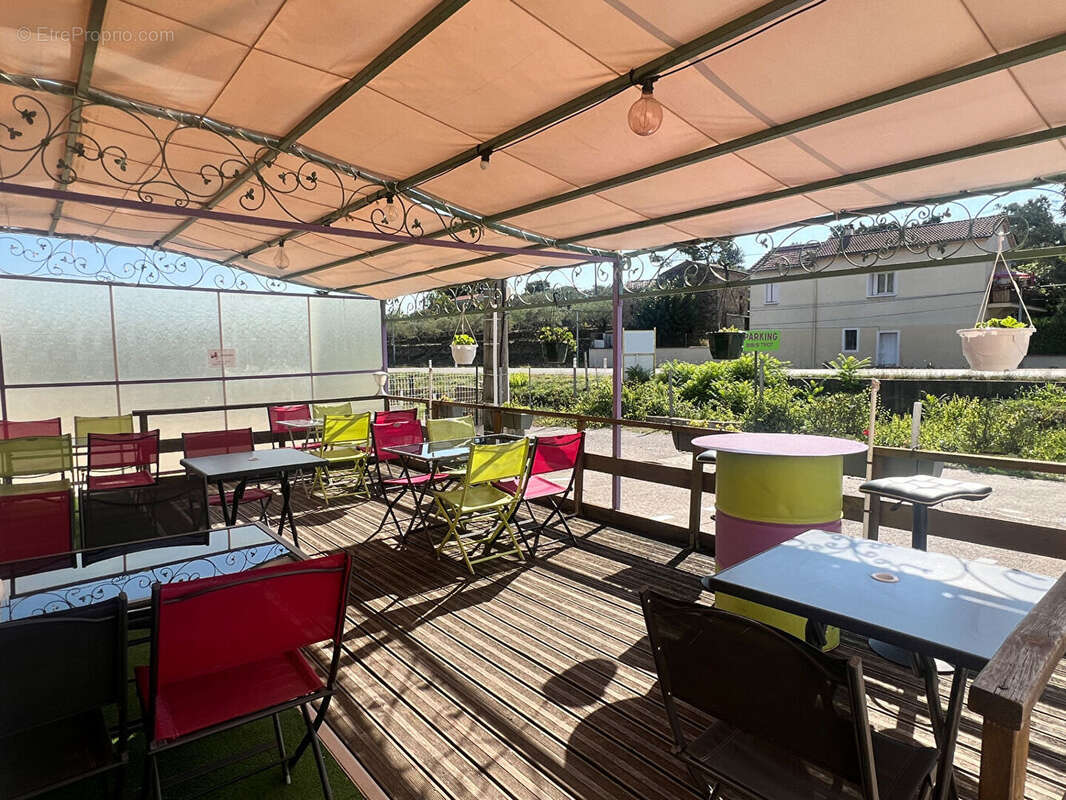 Commerce à LES MAGES