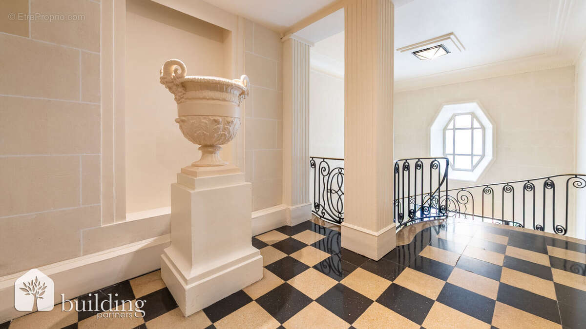 Arc de Triomphe Paris 17ème - Studio 29,40 m² avec 7,35 m² de terrasse - photo 10