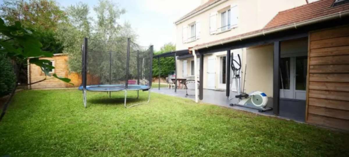 Maison à CHANTELOUP-LES-VIGNES