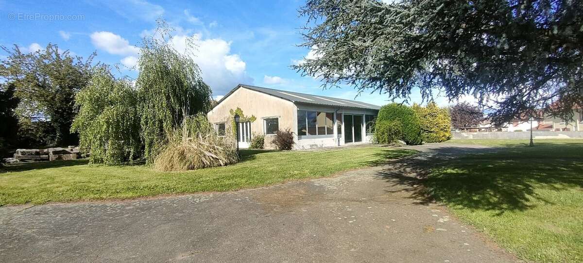 Maison à DOMPIERRE-LES-ORMES