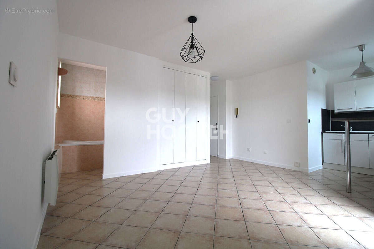 Appartement à MANDRES-LES-ROSES