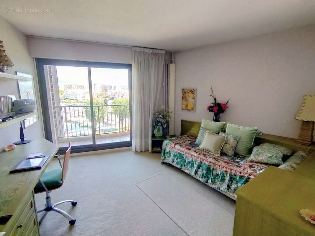 Appartement à MANDELIEU-LA-NAPOULE