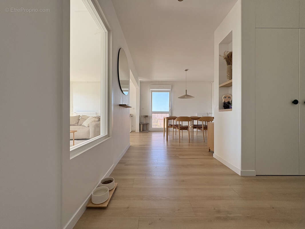 Appartement rénové en dernier étage avec ascenseur, terrasse & stationnement - photo 11