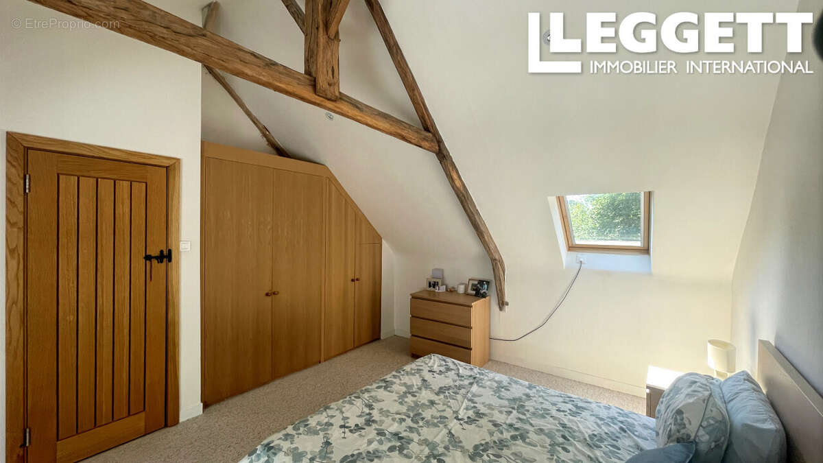 Superbe maison en pierre de caractère avec 2 chambres, située dans un hameau paisible. Terrain de 2825 m² - photo 7