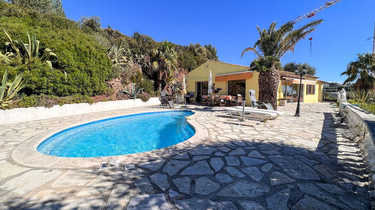 Maison à LES ISSAMBRES