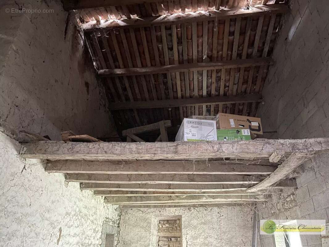 Maison à MARCILLAC-LANVILLE