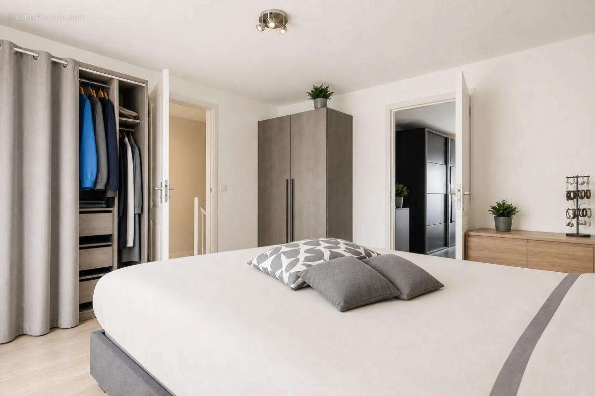 Ensemble immobilier loué à Wittenheim, 9 pièces - photo 7