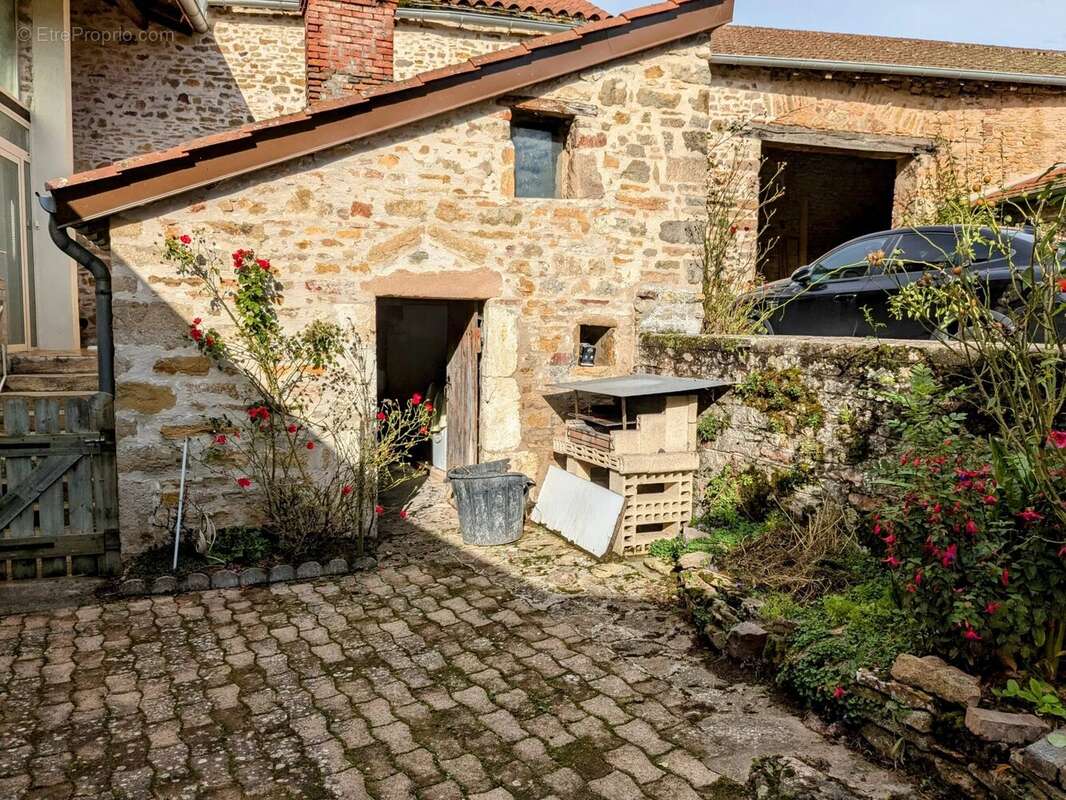 Maison à BERZE-LA-VILLE