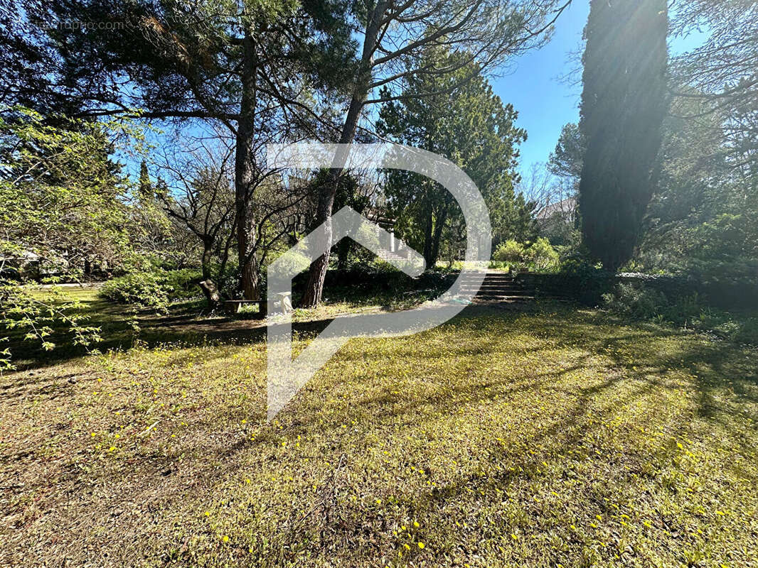Pertuis - Secteur Recherché Terrain à Bâtir de 920 m2 - photo 2