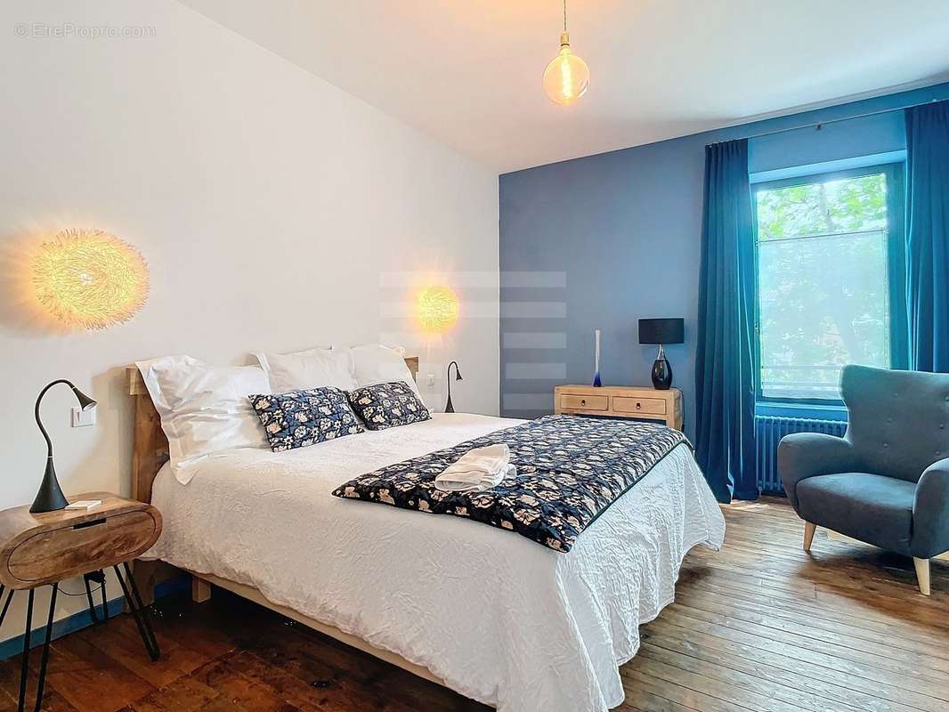 Commerce à LEZIGNAN-CORBIERES