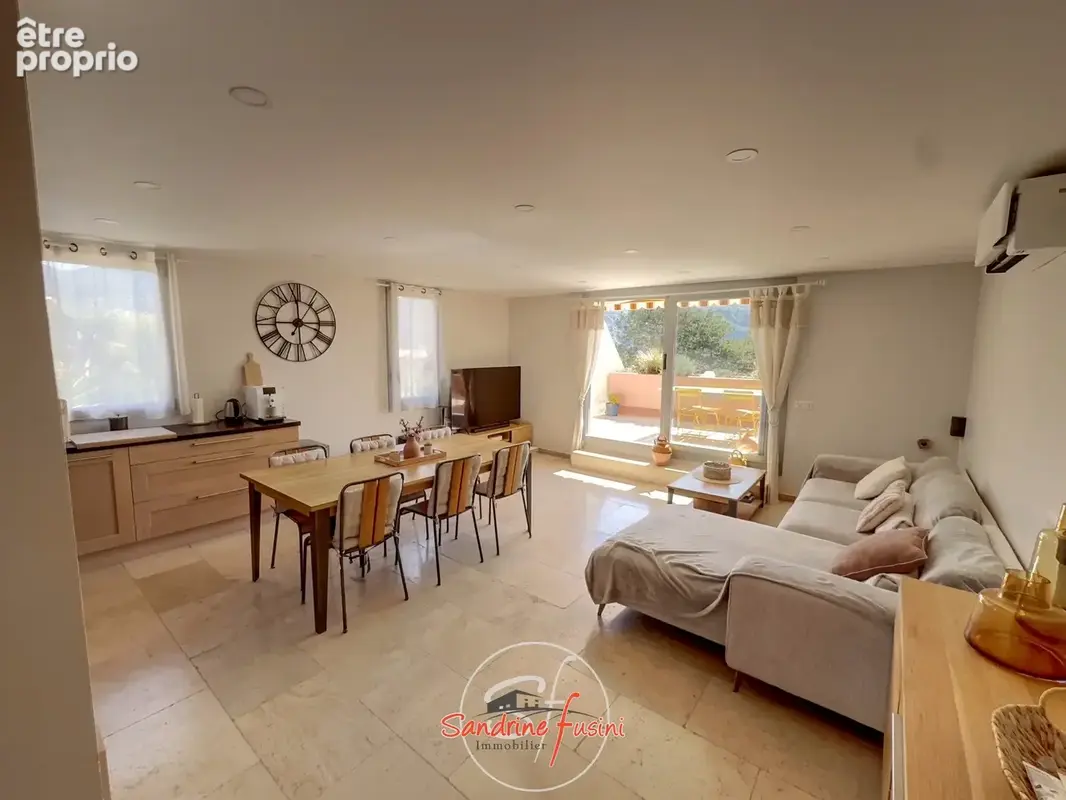 Carros (secteur bas) : Superbe 3 pièces avec deux belles terrasses de 17 m2 - photo 3