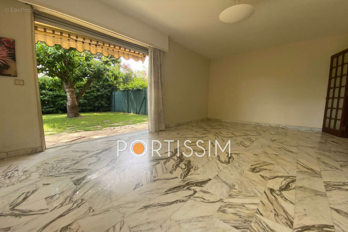 Appartement à SAINT-LAURENT-DU-VAR