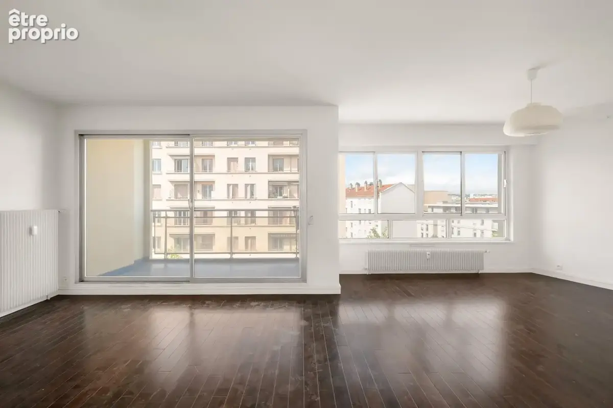 T4 de 96 m2, Charpennes en étage élevé avec vue dégagée - photo 6