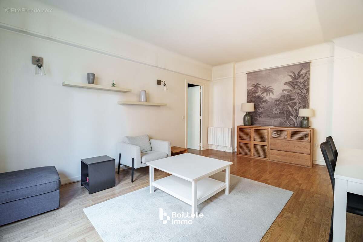 Appartement à PARIS-16E