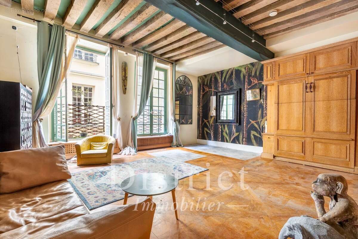 Appartement à PARIS-4E