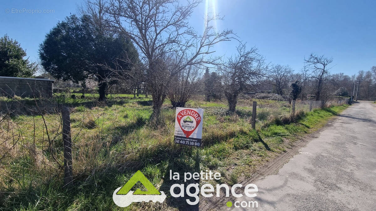 Terrain à VIERZON