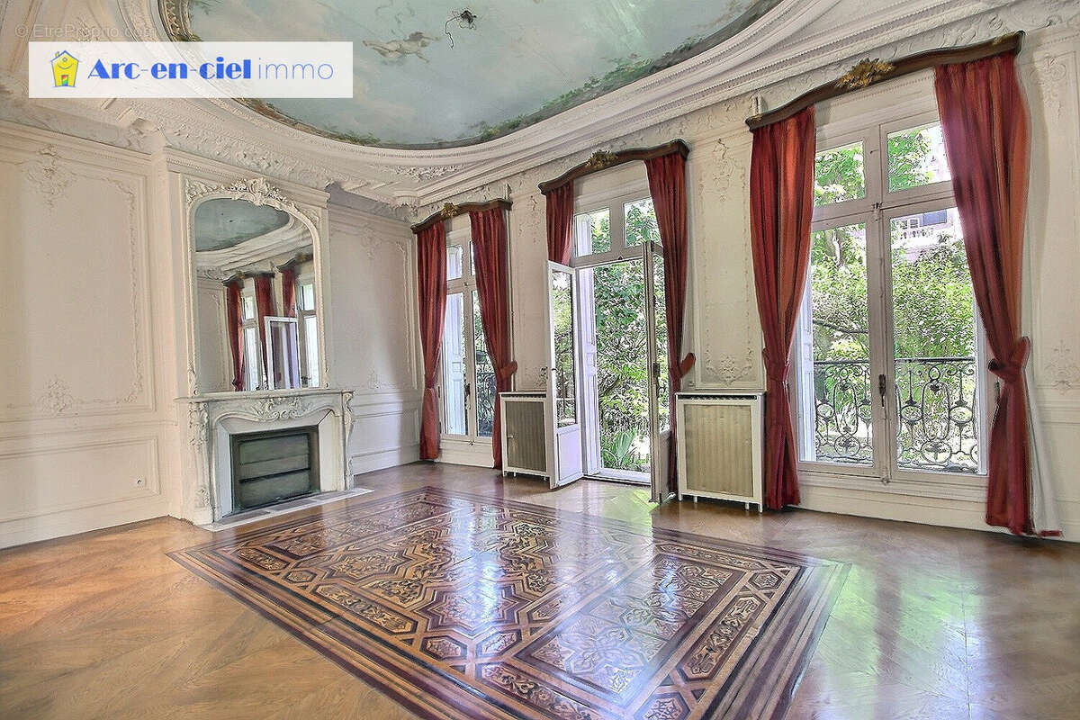 Appartement à PARIS-17E