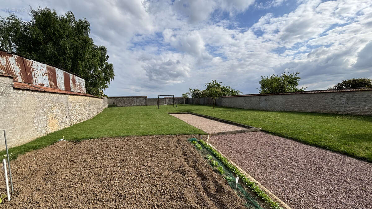 Maison à BEAUVILLIERS