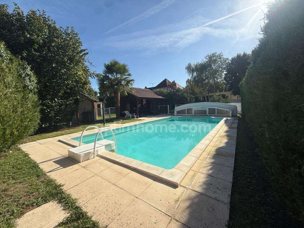 SAINT MAUR- Maison familiale 180m2 avec jardin clos, vie de plain-pied possible aucun travaux - photo 3