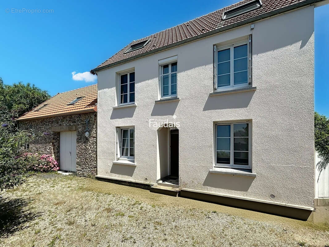 Maison 121 m² à Geffosses  - photo 2