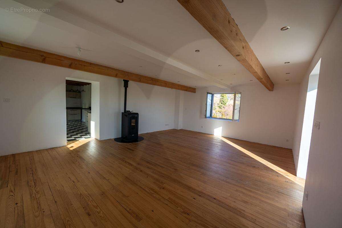 Corps de ferme sur 990 m² de terrain - photo 8