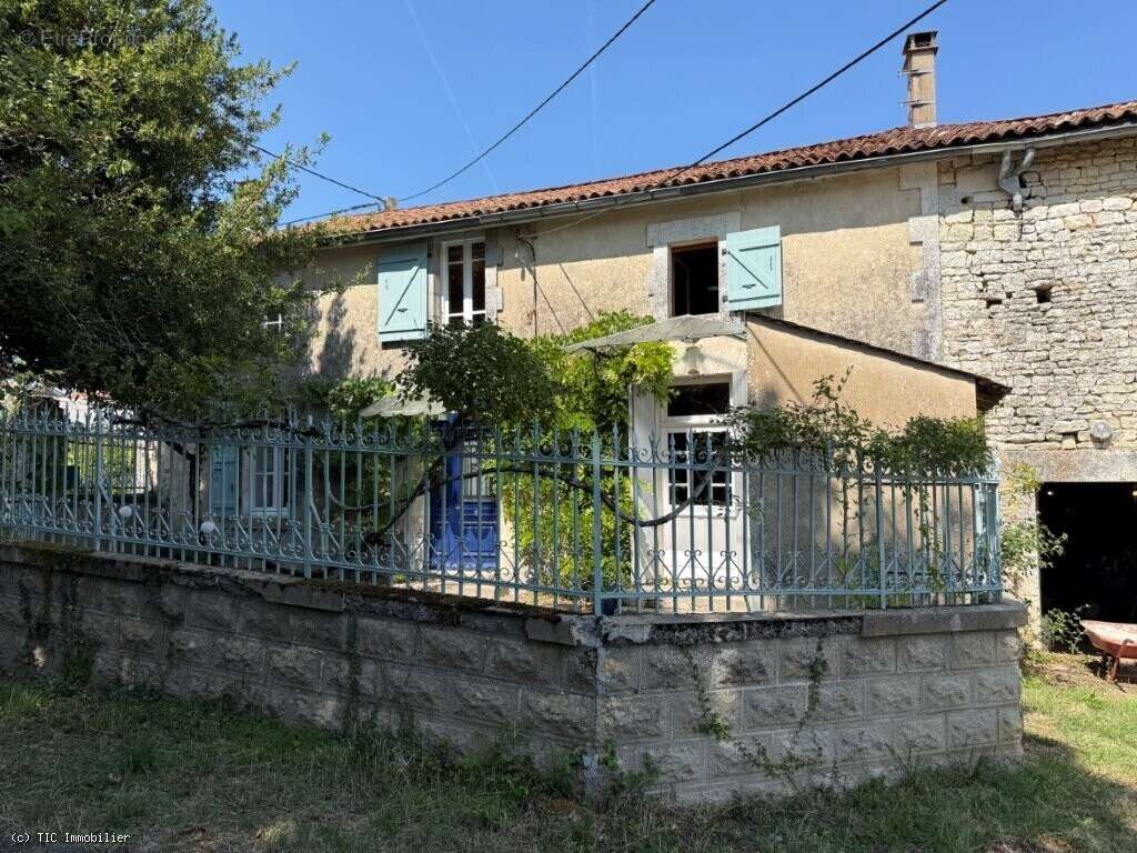 Maison à RUFFEC